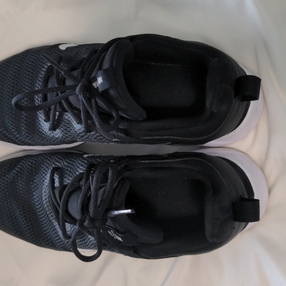 Women's Nike Legend Essential Running Shoe - Picture 6 of 8